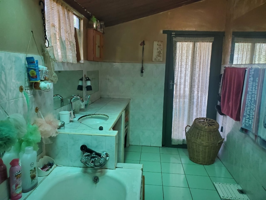 16 Bedroom Property for Sale in Trekoskraal Western Cape